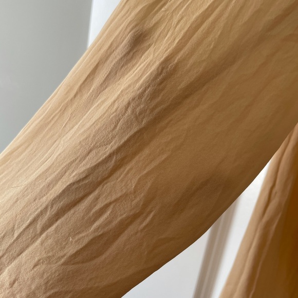 VINCE / SILK DOUBLE FRONT BEIGE BLOUSE - Picture 6 of 6